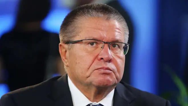 الکسي اولیوکایف د مالیې وزیر و، چې د دولت له خوا یې د خصوصي سکتور د میلیاردونو ډالرو څارنې مسؤولیت درلود،