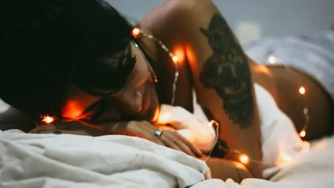 Жінка у ліжку