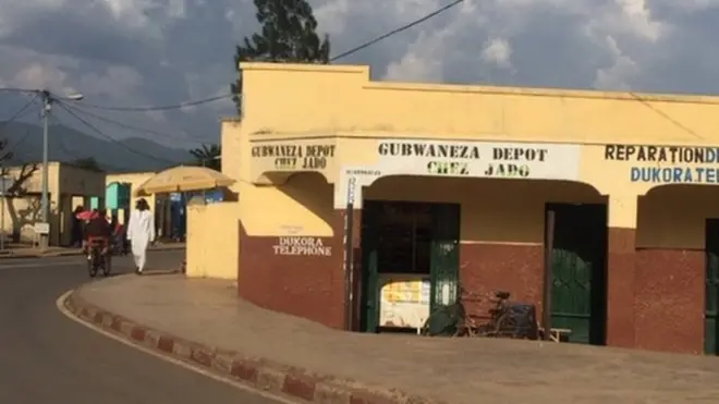 Mitaa ya mji wa Bugarama uliopo katika kati ya nchi tatu: Rwanda, Jamuhuri ya Kidemokrasi ya Kongo na Burundi