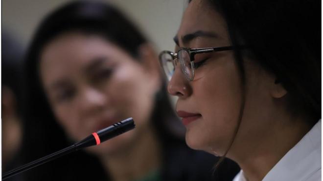 2月12日，在菲律賓參議員漢迪夫洛斯（Risa Hontiveros）的陪同下，賴羽倩在馬尼拉召開記者會