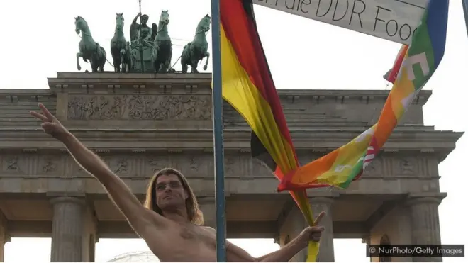 న్యూడ్ బీచ్