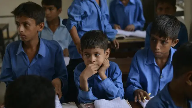حکومتی فیصلے کے خلاف صوبہ بھر میں ابتدائی طورپر چار روزہ احتجاج کا اعلان کیا گیا ہے جس کے تحت آج ملاکنڈ ڈویژن میں نجی تعلیمی اداروں کے پرنسپل صاحبان کی طرف سے احتجاجی مظاہروں کا انعقاد کیا گیا