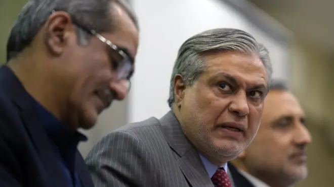 اسحاق ڈار کے وکیل کا کہنا تھا کہ اگر عدالت حکم دے تو ان کے موکل ویڈیو لنک کے ذریعے لندن سے کسی بھی سوال کا جواب دینے کو تیار ہیں۔