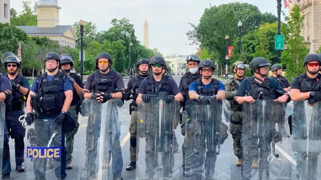 قوات شرطة امريكية تم نشرها بالقرب من البيت الابيض