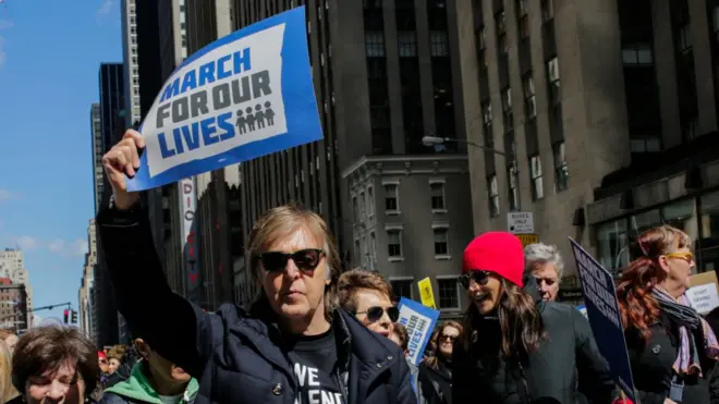 На "Марш за наши жизни" в Нью-Йорке вышел сэр Пол Маккартни