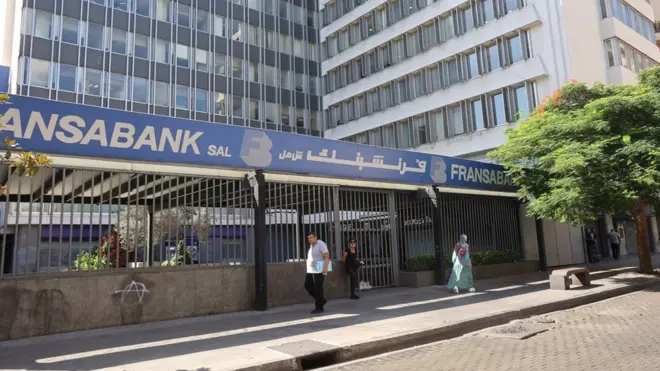 قررت جمعية مصارف لبنان استمرار الإغلاق لكامل فروعها عبر البلاد الى أجل غير مسمى