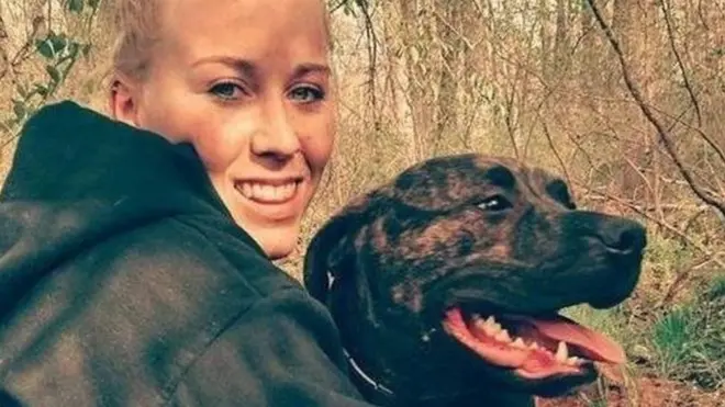 นางสาวเบธานี สีเฟนส์ ที่ถูกสุนัขของตนเองโจมตีจนเสียชีวิต