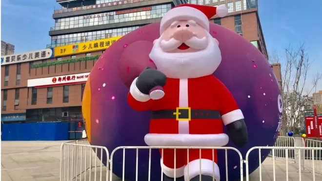 Фігура Санта-Клауса в Китаї