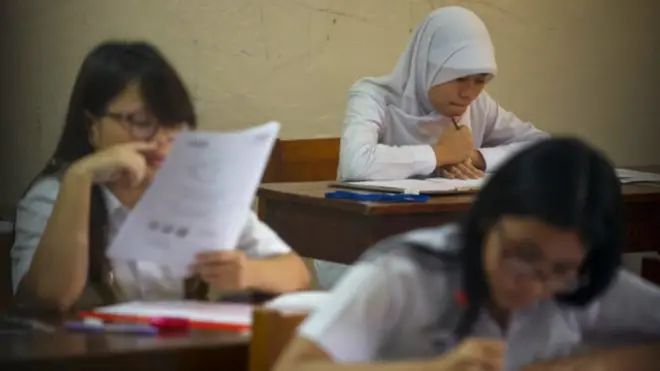 Saat ini SMA/SMK Negeri wajib menerima setidaknya 20% siswa tak mampu.
