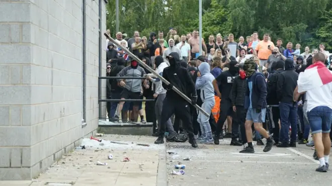 velika britanija, neredi u britaniji, nasilje u britaniji