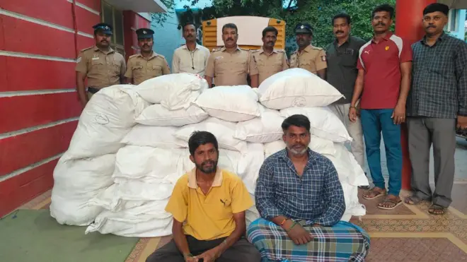 தடை செய்யப்பட்ட 506 கிலோ குட்கா பறிமுதல் செய்யப்பட்டு,  ராமாநாத பாலாஜி ஆகியோரை போலிசார் கைது செய்தனர்