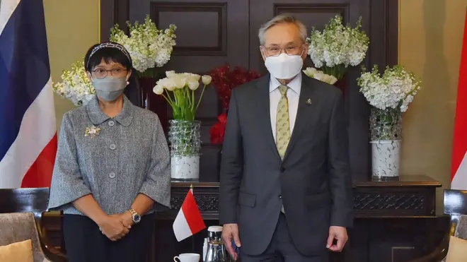 Menlu Retno Marsudi menemui Wakil PM dan Menlu Thailand Don Pramudwinai untuk membahas situasi Myanmar.