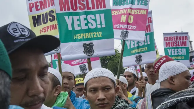 Aksi menuntut Ahok untuk dihukum karena kasus dugaan penistaan agama.