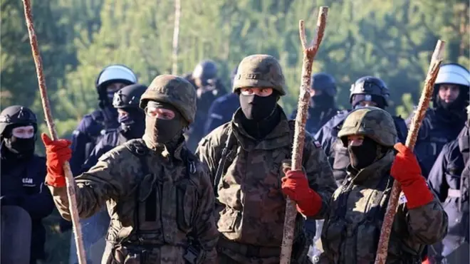 Україна змушена терміново посилювати охорону через мігрантську кризу на білорусько-польському кордоні