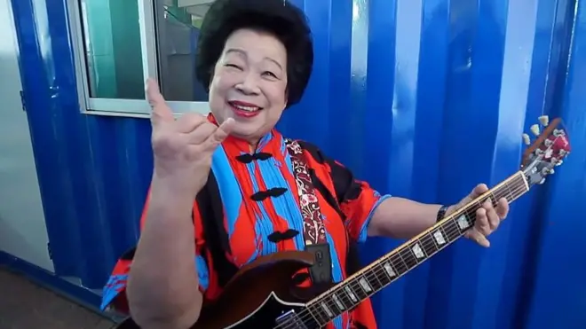 Бабушка-рокер