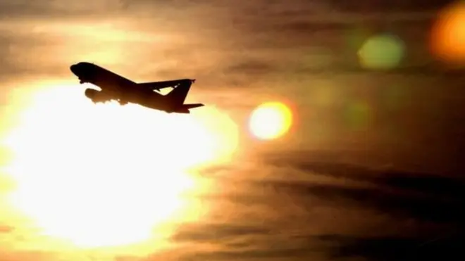 Pesawat tak bisa diterbangkan karena terlalu panas di Arizona.