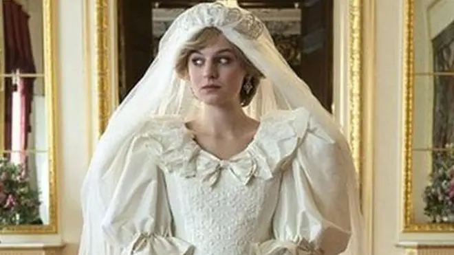 The Crown ofrece una extraordinaria actuación de Emma Corrin como la princesa Diana.