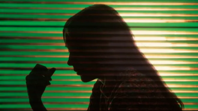 فتاة في حيرة من أمرها