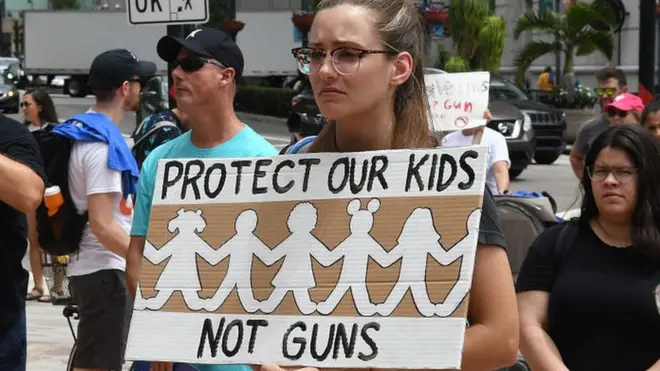 আগ্নেয়াস্ত্র নিয়ন্ত্রণে কঠোর আইনের দাবিতে আমেরিকা জুড়ে বিক্ষোভ