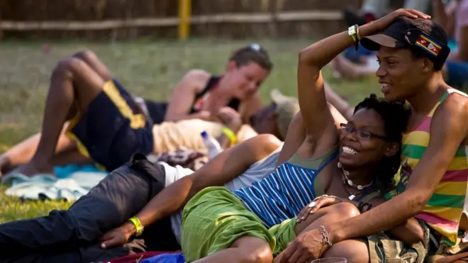 Dargaggota jaalallee isaanii waliin