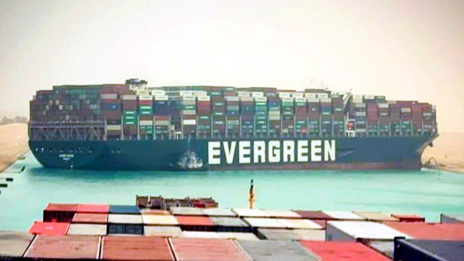 L'Ever Given dans le Canal de Suez
