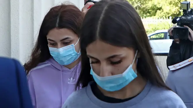 Крестина (слева) и Ангелина Хачатурян