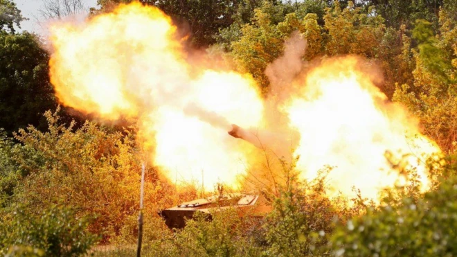 รถถังรัสเซียยิงถล่มเมืองเซเวโรโดเนตสก์จนพังราบในหลายจุด