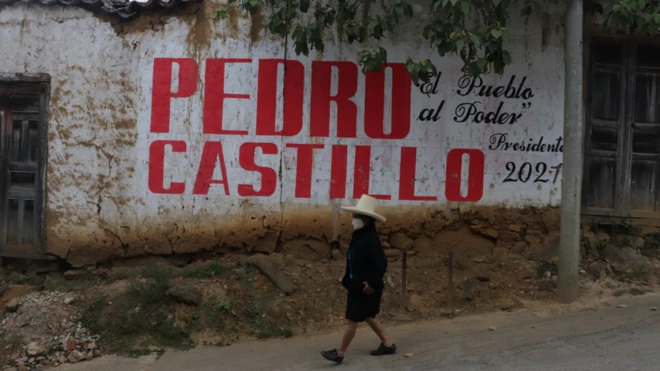 Las calles de Tacabamba se llenaron con carteles de apoyo a Castillo.