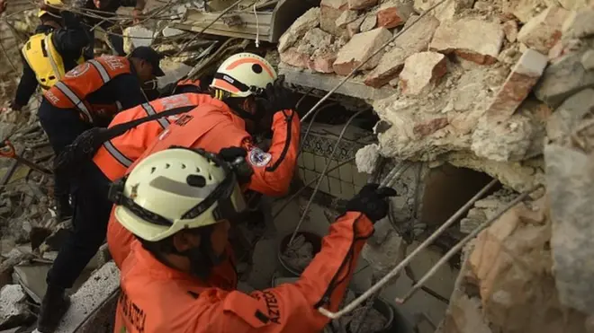 Na one of di house wey damage on top di Mexico earthquake inside Juchitan de Zaragoza, Oaxaca state for Mexico