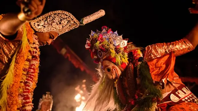 कार्तिक नाच नाच्दै कलाकार।