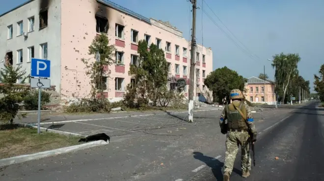 Украјински војник у Суџи, регионалном центру Курске области