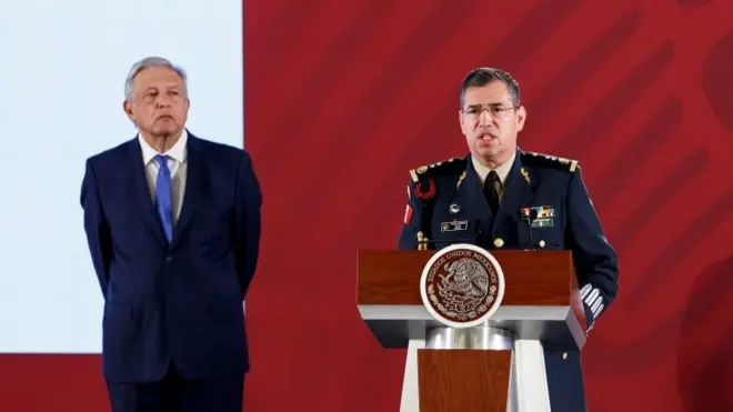 "Por las circunstancias, lo prioritario es atender el grave problema de la inseguridad y de la violencia", dijo AMLO durante su presentación.