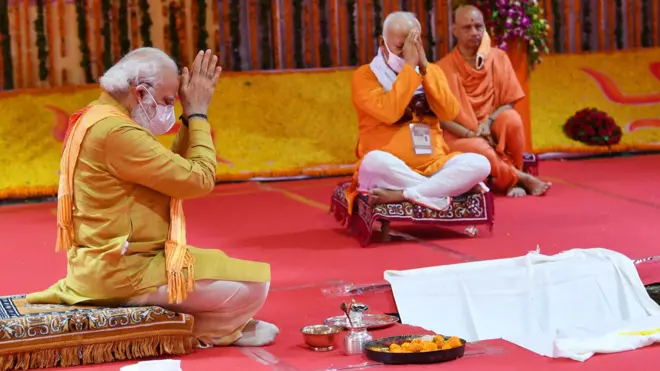 प्रधानमंत्री नरेंद्र मोदी और आरएसएस प्रमुख सरसंघचालक