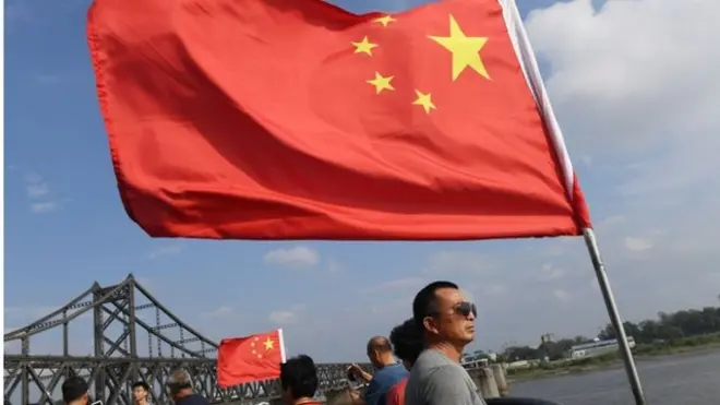 位于丹东的鸭绿江大桥是中朝经济运输的重要途径