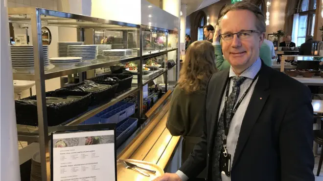 Парламентарів на кшталт Пер-Арне Хаканссона можна побачити у звичайній парламентській їдальні