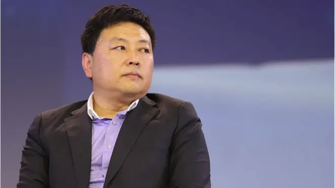 王志安曾長期在中國中央電視台供職，擔任記者和主持人。2019年，王志安被中國全網封殺，並於次年開始定居日本。圖為2015年11月4日，王志安在中國北京國貿大酒店出席鳳凰財經峰會（資料照片）。