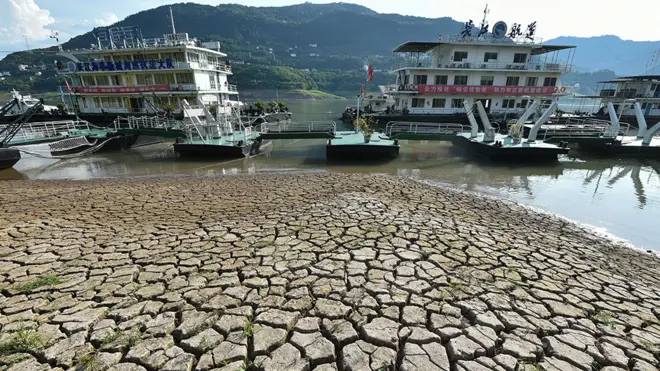 Dried riverbed on the Yangtze