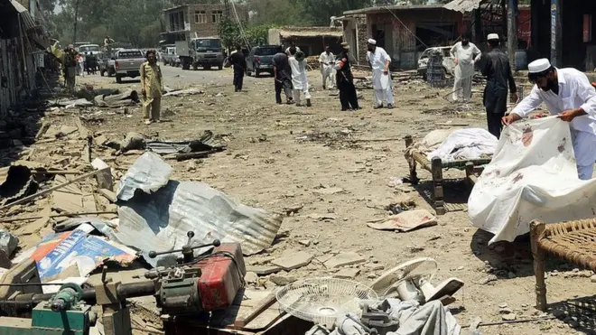 ’ابھی میں اور میرا بیٹا مہمانوں کے لیے چائے ڈال رہے تھے کہ اچانک دھماکہ ہوا، ہمیں کسی چیز کی سمجھ نہیں آئی کہ یہ ہوا کیا ہے‘ دھماکے میں بچ جانے والے دکاندار سمیع اللہ کی زبانی اس دن کی رودار