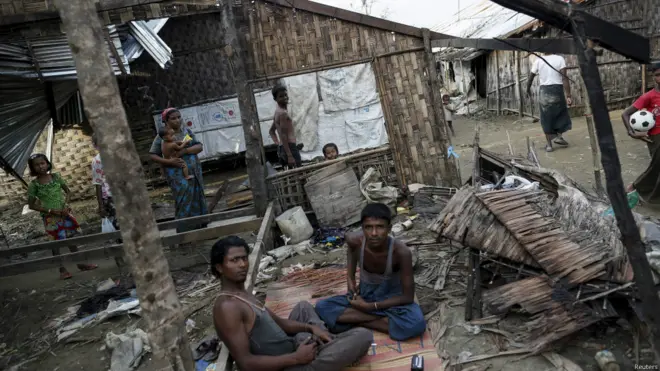 දේශසීමාවට නුදුරු රඛින් පළාතේ රෝහින්ග්‍යා මුස්ලිම් ජනතාව වෙසෙන කඳවුරක්