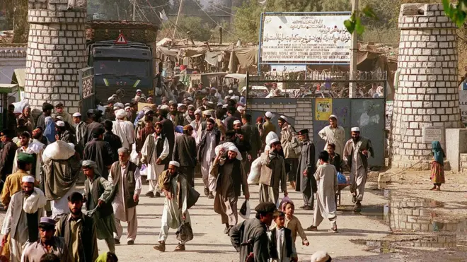 د ډيورنډ پر جنجالي کرښې ډېر ځله د تگ راتگ لارې په بېلابېلو پلمو تړل کېږي