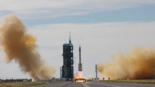 中国神舟十二号载人飞船升空瞬间
