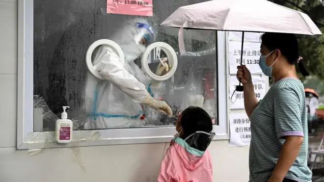 中國大陸仍然維持大規模檢測和「動態清零」防疫政策