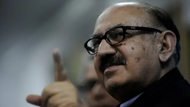 عرفان صدیقی بروقت کرایہ دار کے کوائف مقامی پولیس کے پاس درج کروانے میں ناکام رہے ہیں اور اسی بنا پر ان کی گرفتاری عمل میں آئی ہے