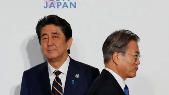 Thủ tướng Nhật Shinzo Abe chỉ chụp ảnh chứ không hội đàm với Tổng thống Nam Hàn Moon Jae-in tại G20