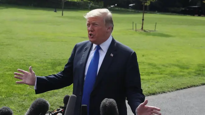 Tổng thống Trump phát biểu với báo giới tại Nhà Trắng hôm 2/10.