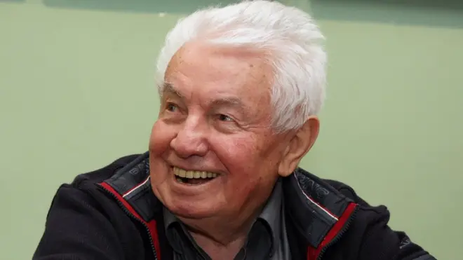 "Сейчас перемены не видны, но они скоро наступят, и эти перемены будут значительные и положительные, и Россия все-таки ступит на путь европейского развития."