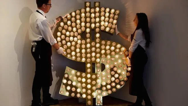 巨大的美元标识