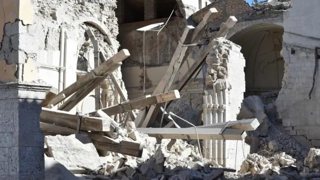 နော်ချာမြို့က ပျက်စီးသွားတဲ့ ဘုရားကျောင်း