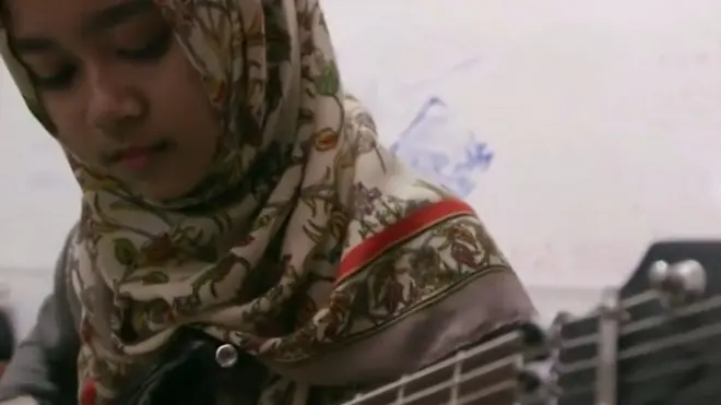 дівчина у хіджабі