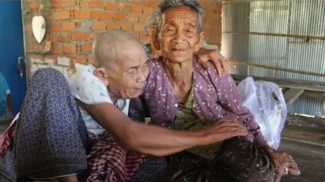 سيدتان كمبوديتان